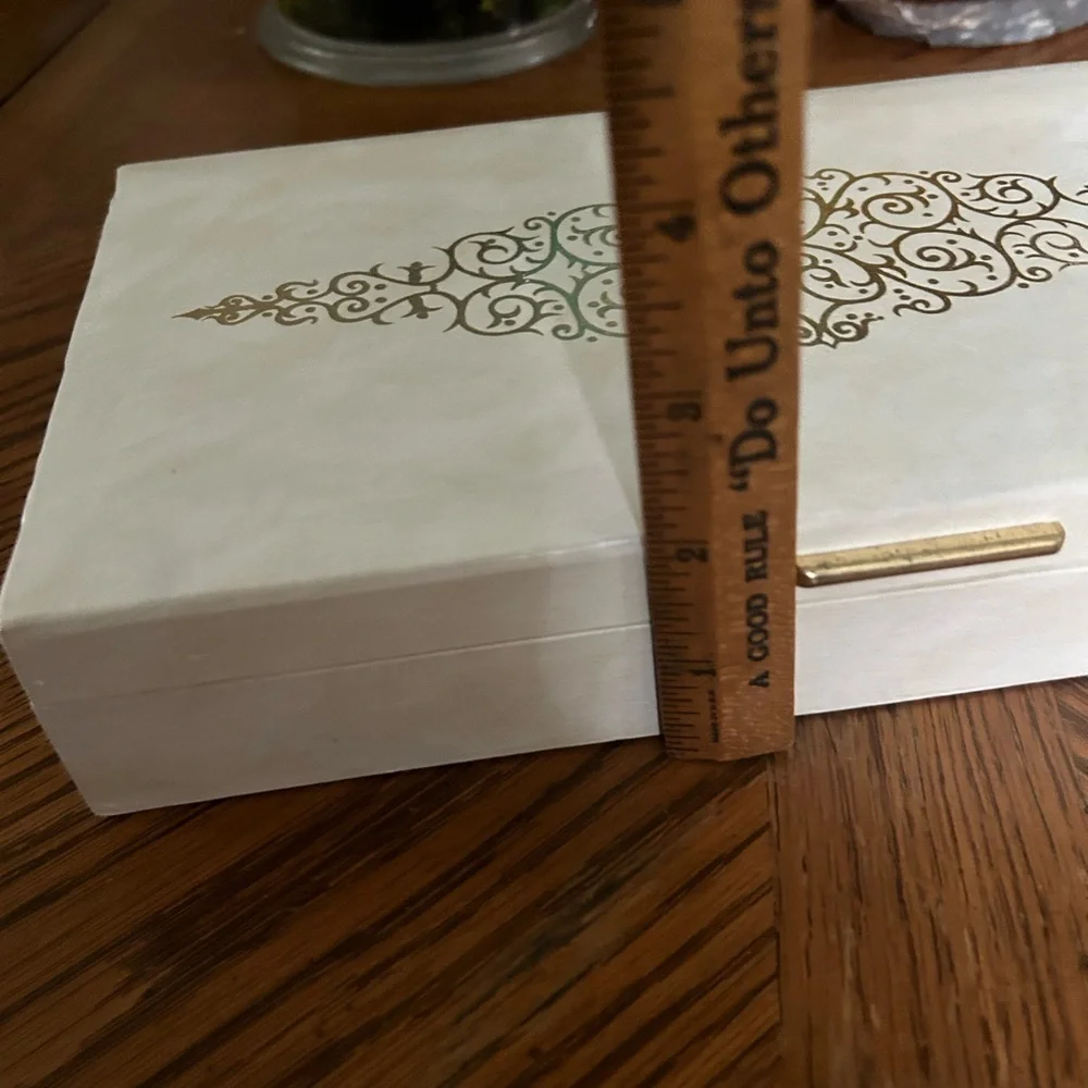 Vintage White Leatherette Jewelry Box